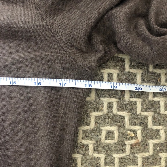 Cosy sweater with tweed shoulder patches - Picture 8 of 10